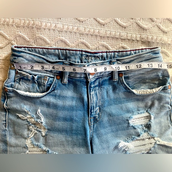 Edgely Light Wash Denim Shorts, distressed, Women’s Size 6 - Picture 2 of 13